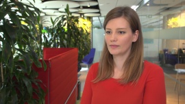 Walentynki będzie w tym roku świętować ponad 60 proc. Polaków. Średnio wydamy na ten cel 143 zł Handel, BIZNES - Najczęściej święto zakochanych celebrują ludzie młodzi, do 40. roku życia – ok. 65 proc. z nich zamierza spędzić ten dzień z drugą połówką i kupić jej prezent – wynika z badania Barometr Providenta. Wśród osób po 60. roku życia odsetek ten jest niższy, ale ciągle wysoki – 50 proc. Najpopularniejszymi podarunkami będą kwiaty i słodycze, co trzecia osoba spędzi walentynkowy wieczór na romantycznej kolacji. Na walentynki wydamy średnio 143 zł, czyli o ponad 50 zł więcej niż rok temu.